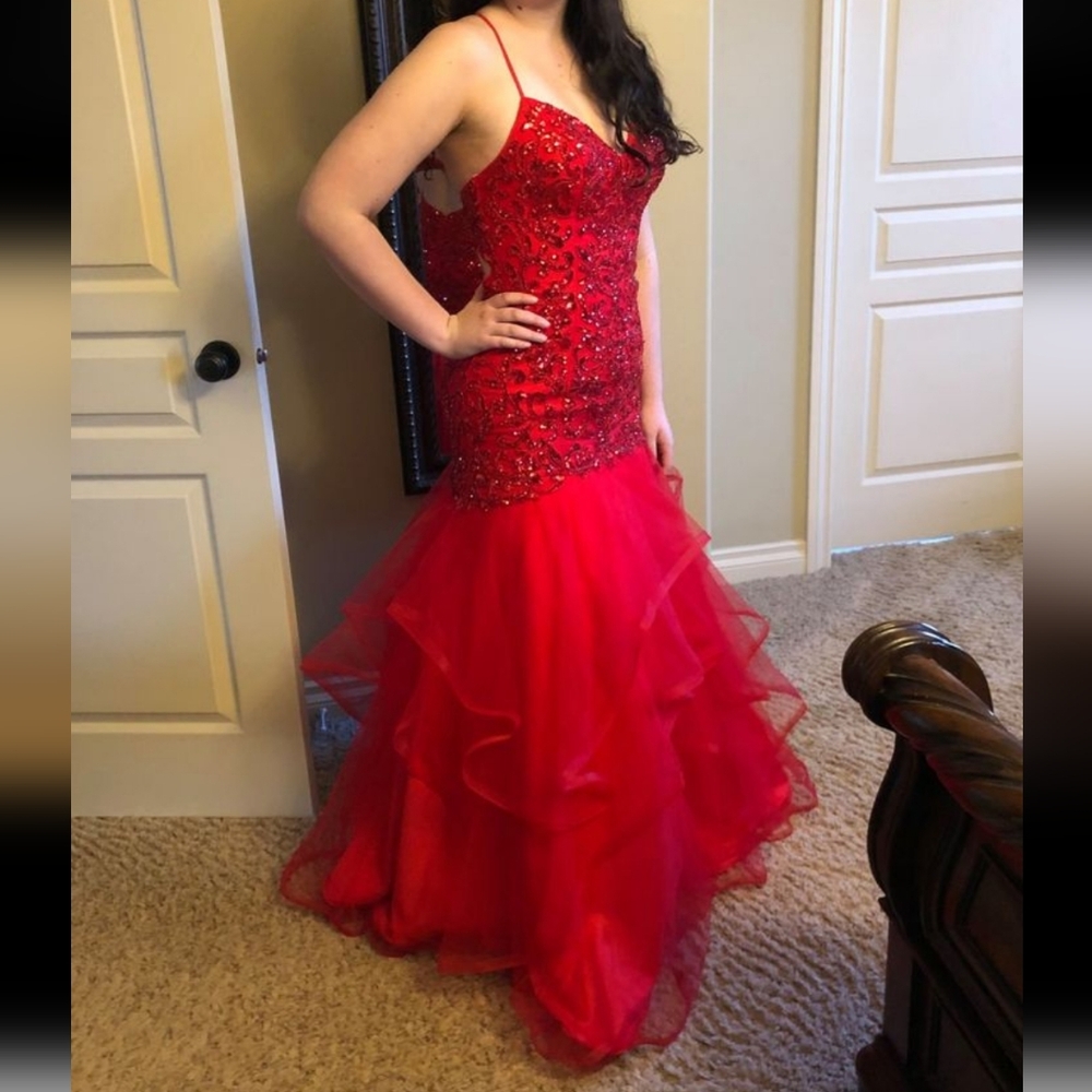 Ellie Wilde by Mon Cheri size 8 red grad prom dress